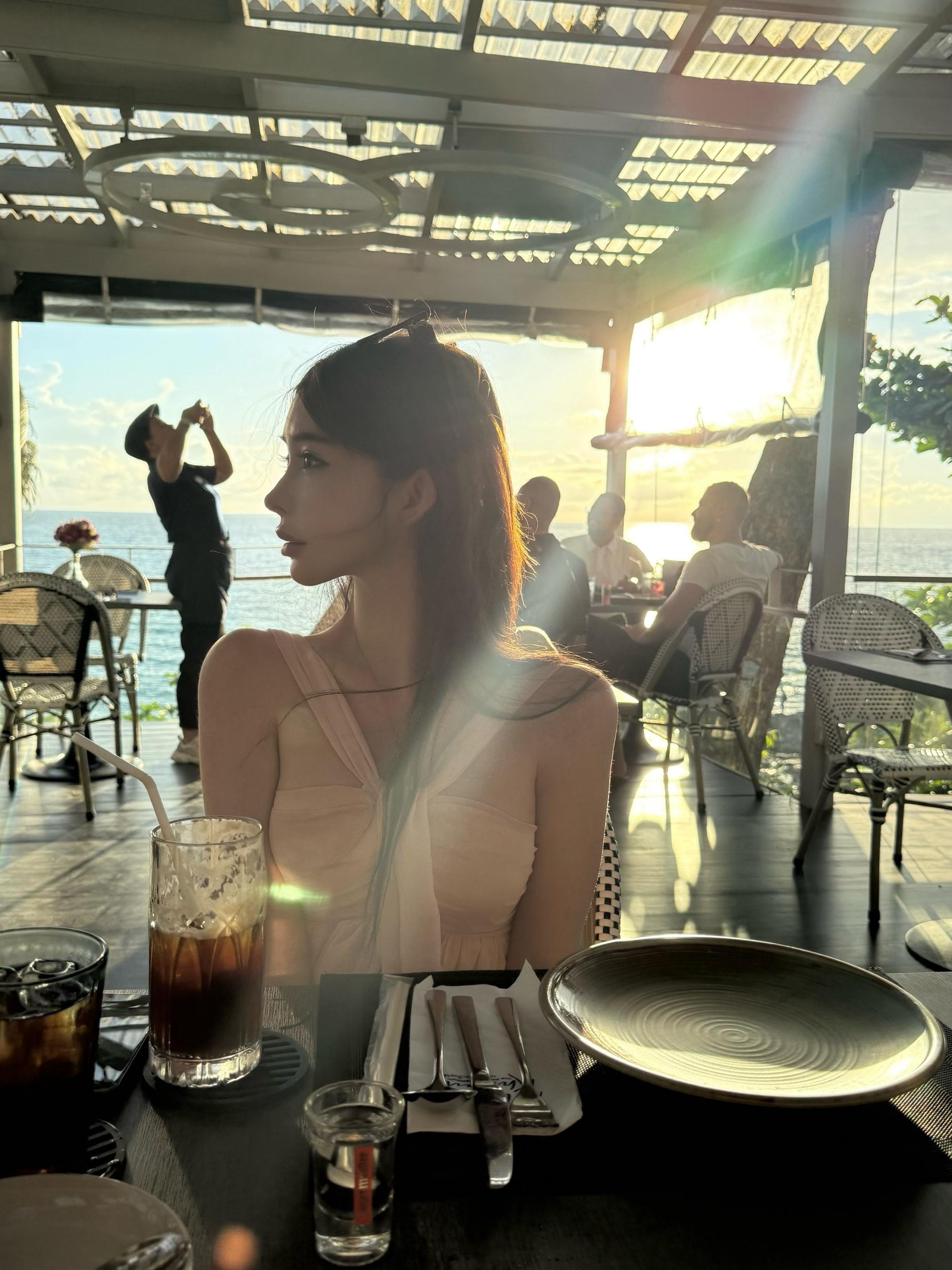 看不透的话还是模糊一点好