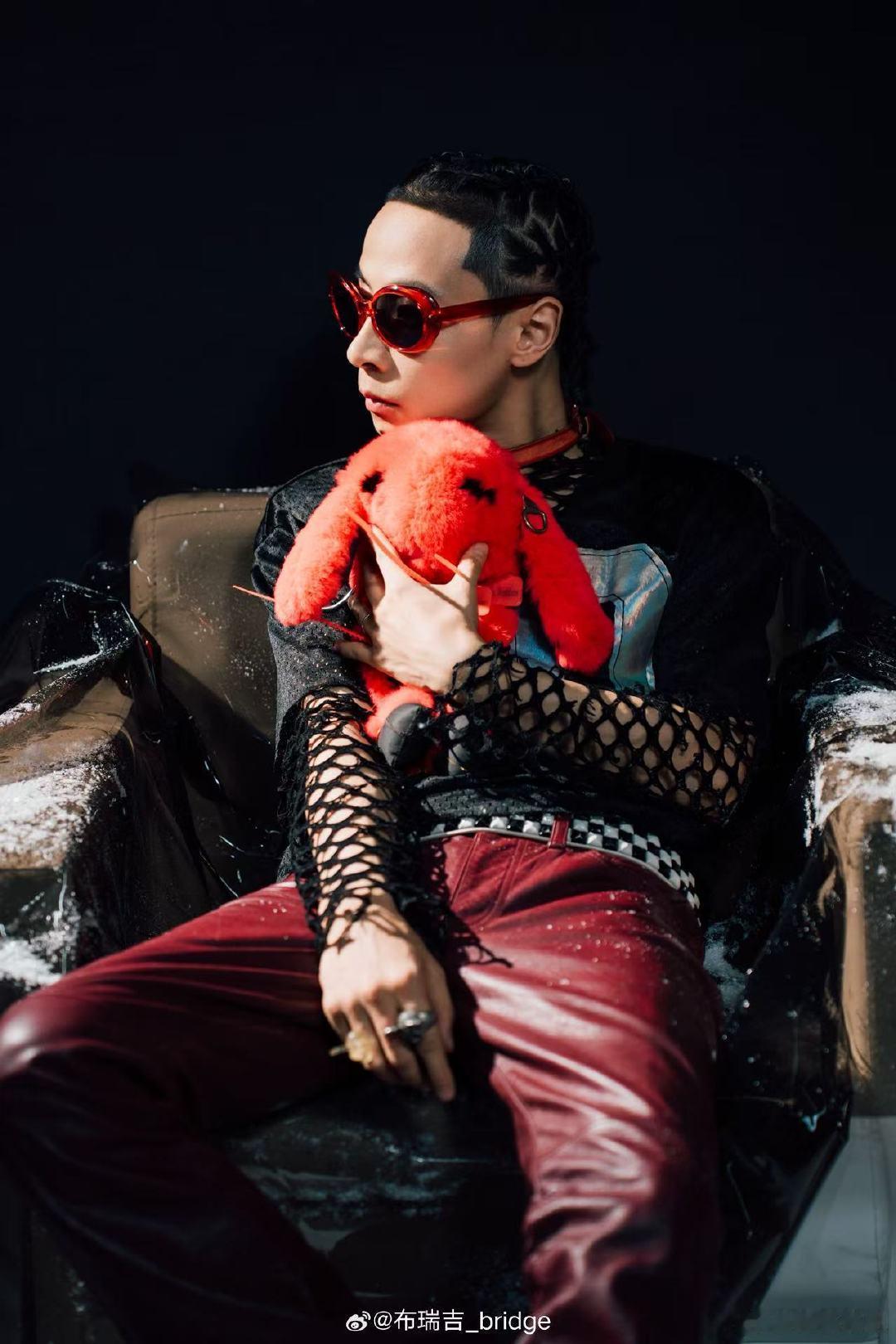 布瑞吉的权威我后知后觉 布瑞吉可塑性自带灵性的天才rapper！从多元实验音乐到