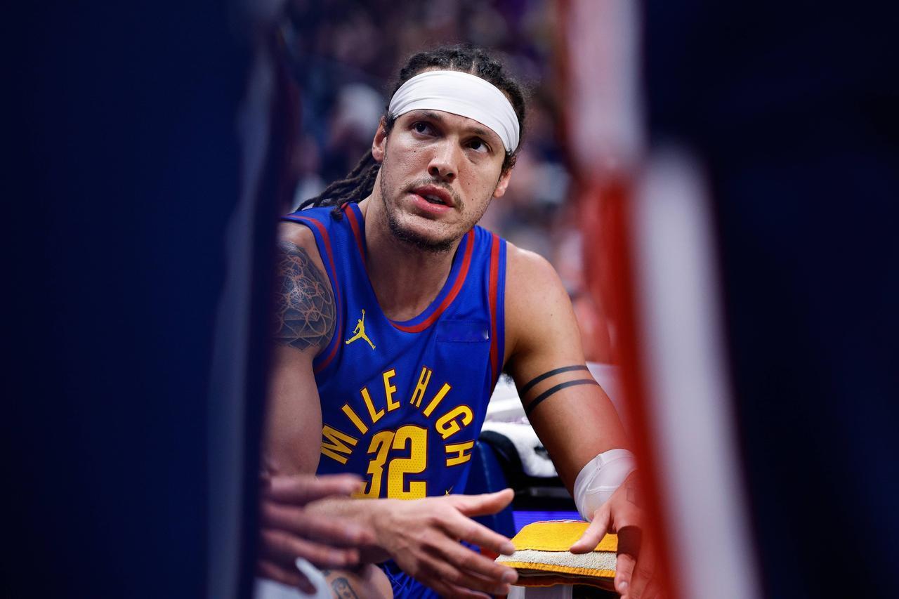 据NBA著名记者Shams的报道，掘金前锋阿隆·戈登将在系列赛G4正式复出，此前