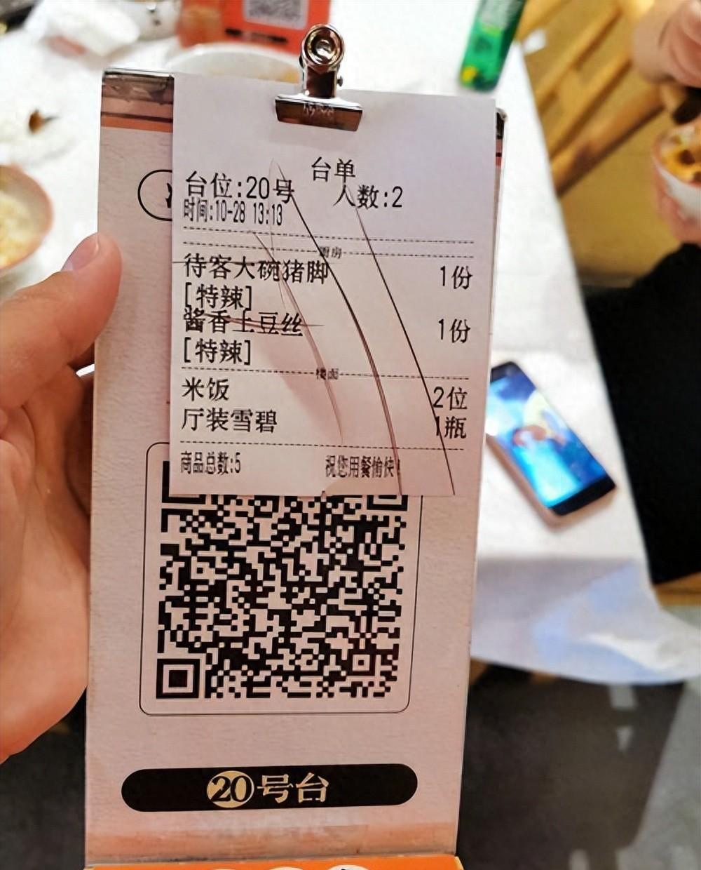 最让人直呼“活久见”的是：欧洲议会居然破天荒地派了个代表团访华。要知道，这可是8