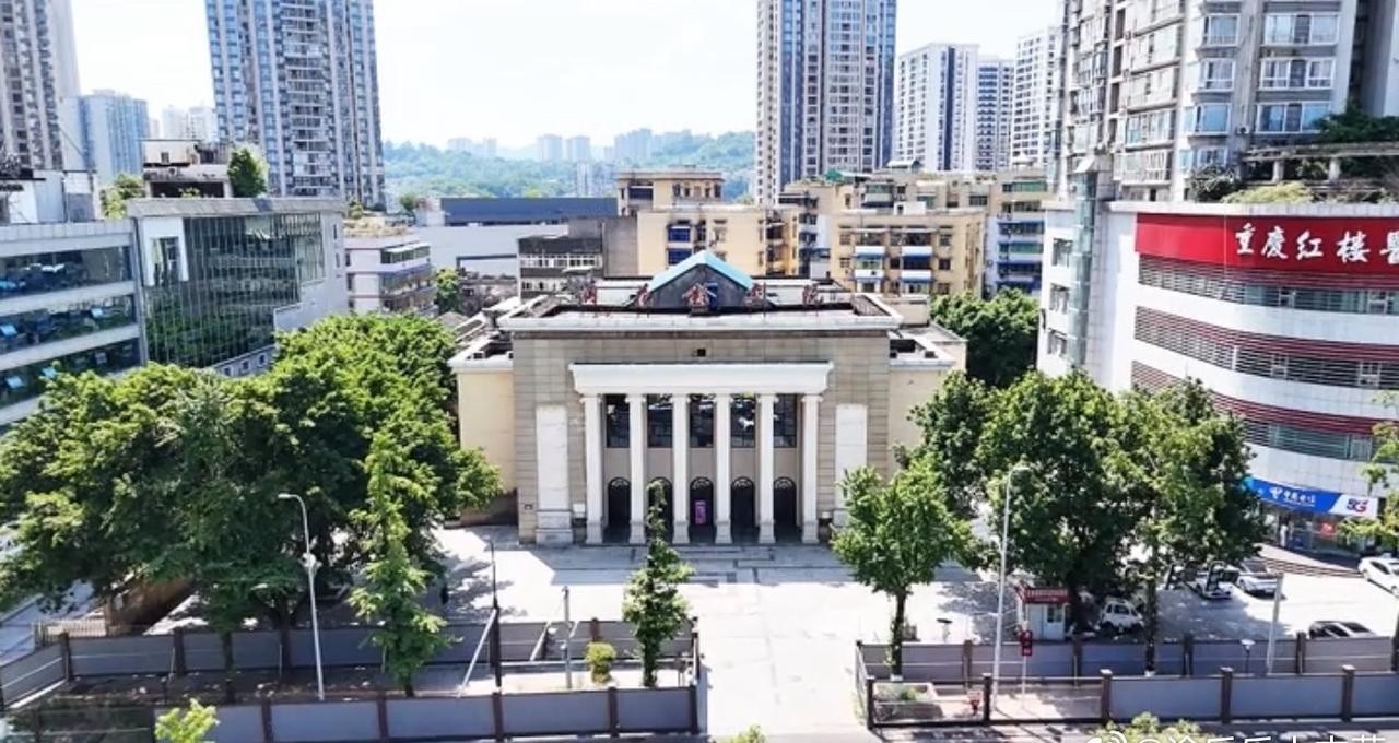 近日，重庆大渡口钢花影剧院即将改造焕新，这是多少大渡口土著，重钢土著的青春回忆啊