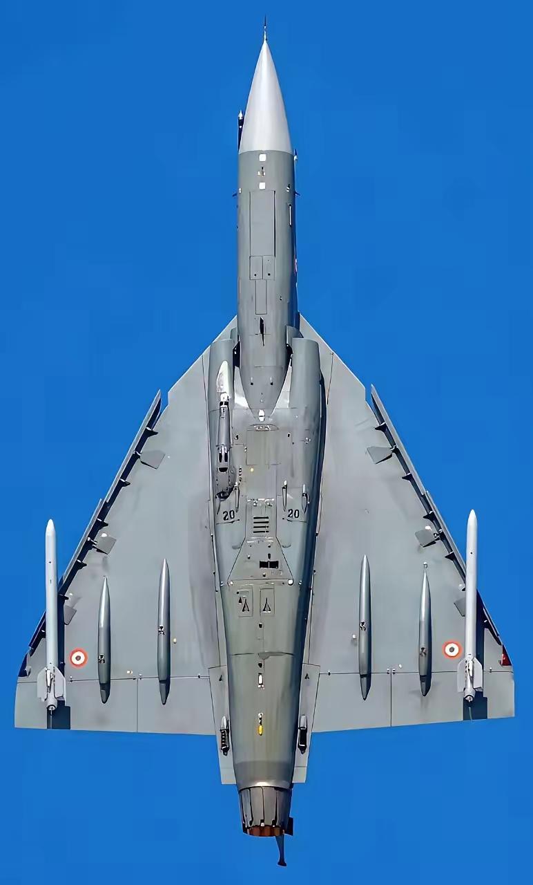 作为一个不怎么专业的准军迷，都应该知道，一个国家的军事实力从来不是单一可讨论的。