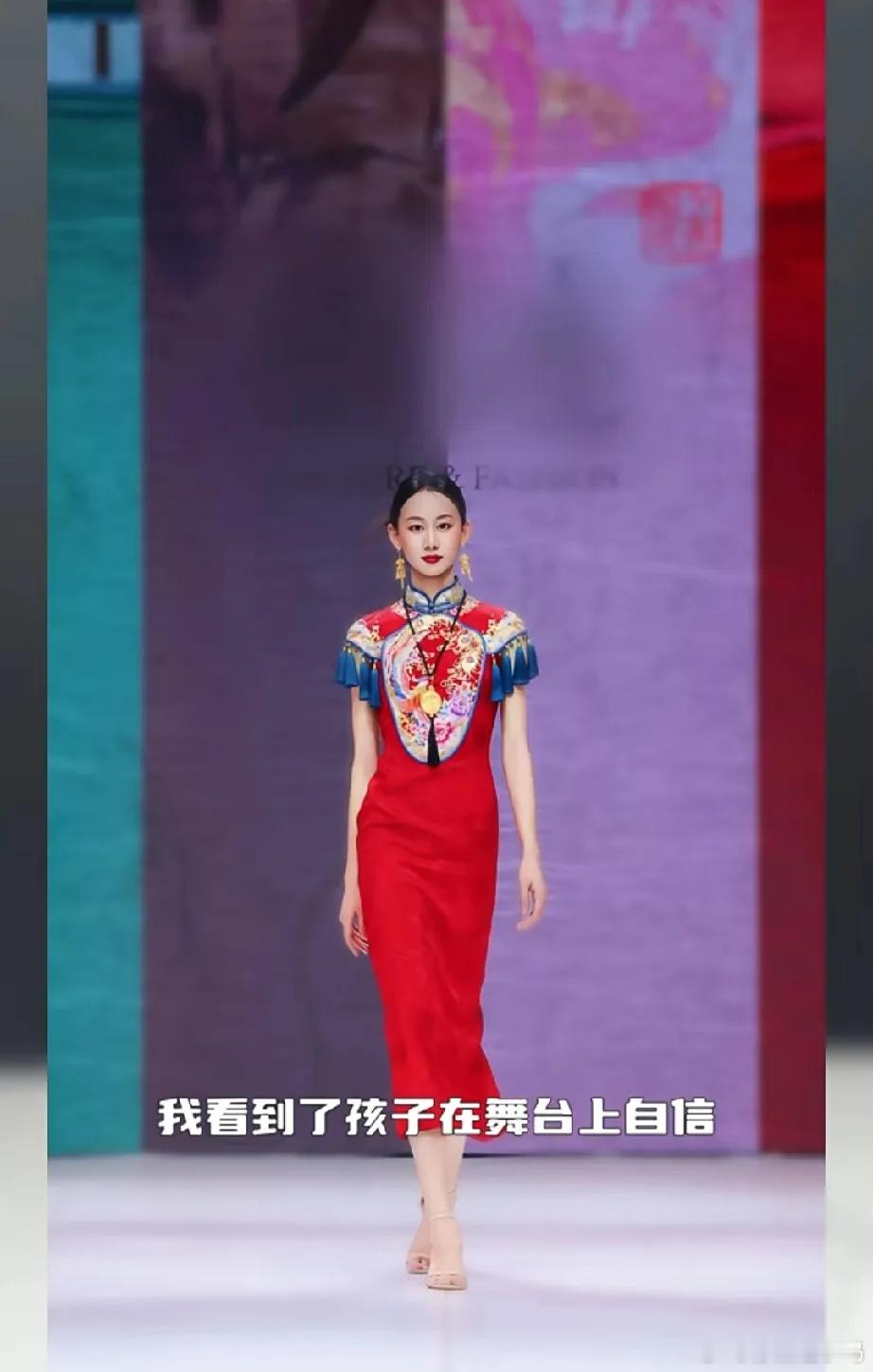 不是星二代不行，要是都像杨雨婷和房子斌闺女这样努力又争气，估计大家都会举双手赞成