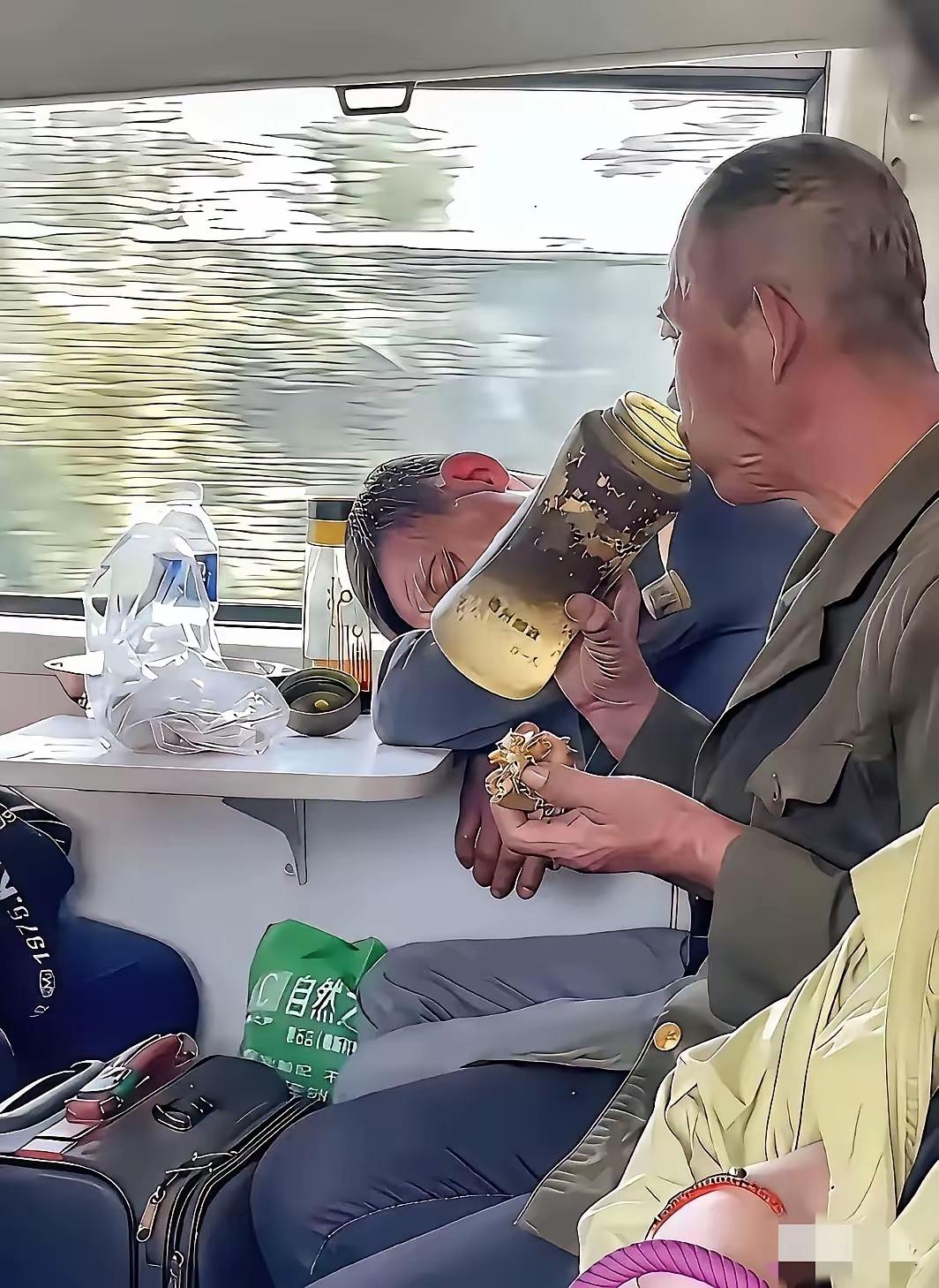 你有多少年没坐过大铁皮火车了[灵光一闪]现在大部分还都是农民工在坐