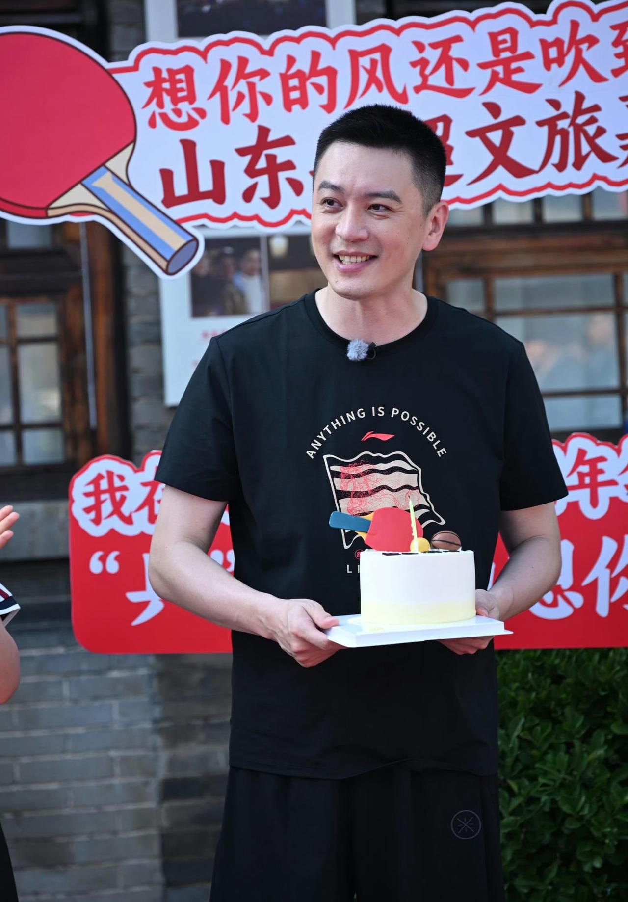 杨鸣说在特殊的日子有了一次特殊的经历，看看他这一天都经历了些什么？

8月1日，