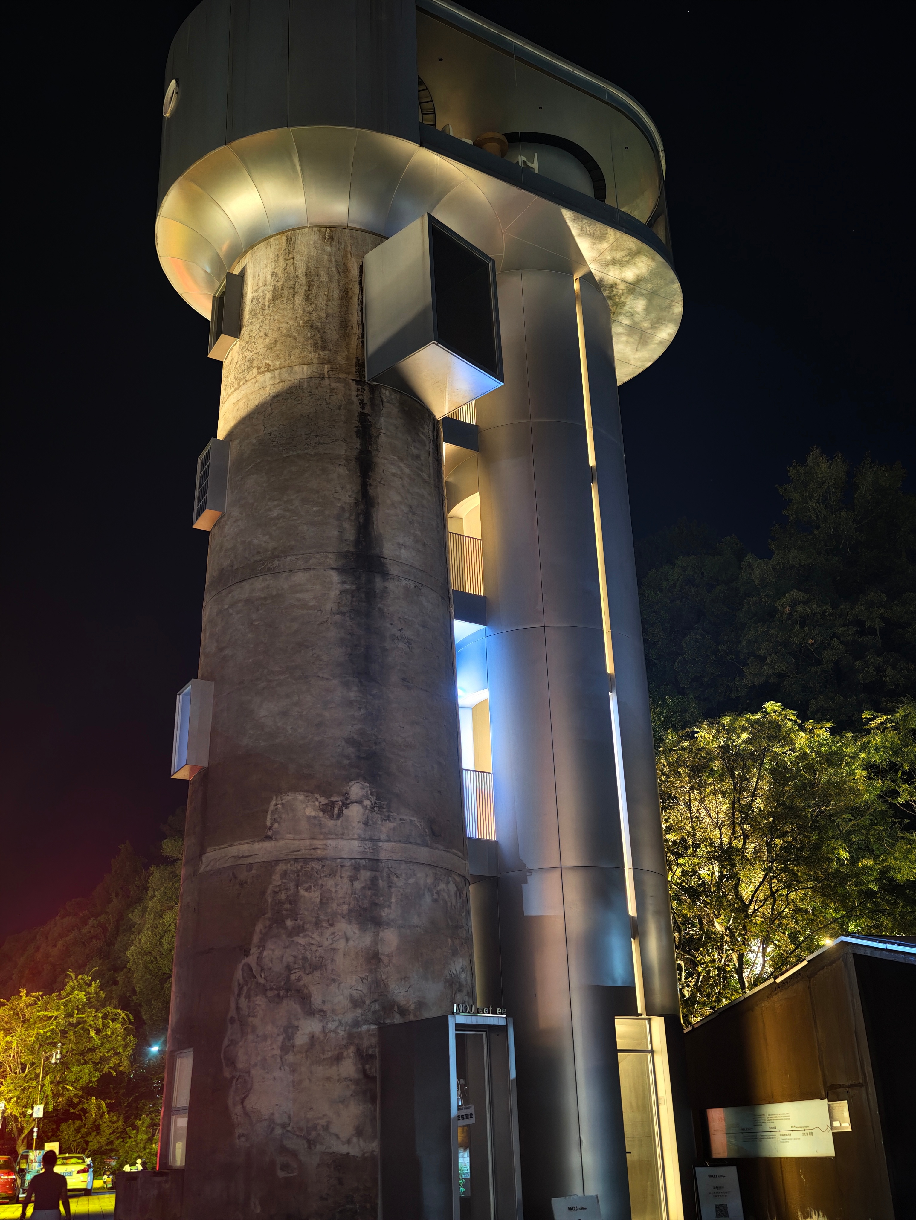 龙泉西街废弃水搭改的咖啡厅！坐在顶上风景一流 ​​​