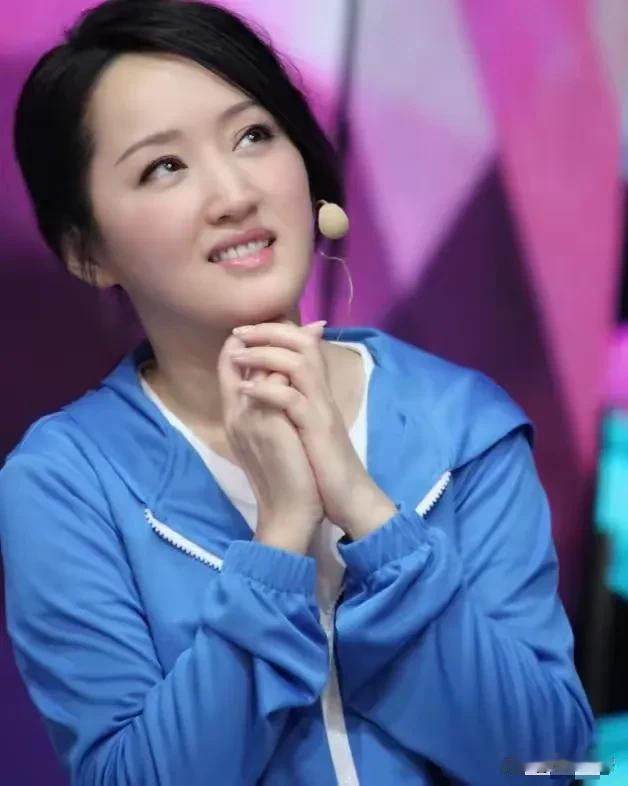 50岁的杨钰莹近照跟小姑娘差别不大，让人不敢相信自己的眼睛。她能美一辈子除了善良