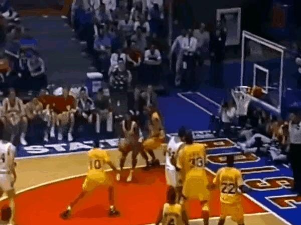 奥尼尔这中锋，真是个bug！

都说张伯伦、贾巴尔、奥拉朱旺是神兽，可他们要么靠