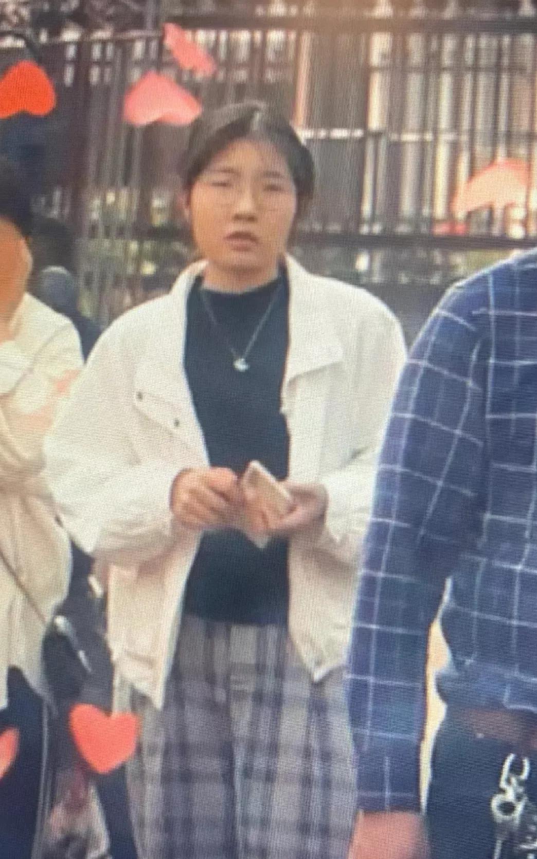 大沙坑失踪的孙小梦才23岁，是家中的独生女，失联的路段有废弃的民房和坟地，她什么