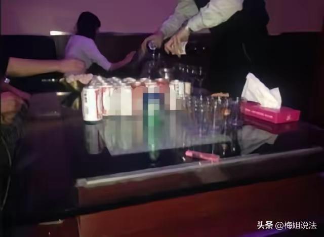 四川，一个男大学生去酒吧里喝酒，认识了一位陪酒女，喝到兴起这位女子竟然把大学生带
