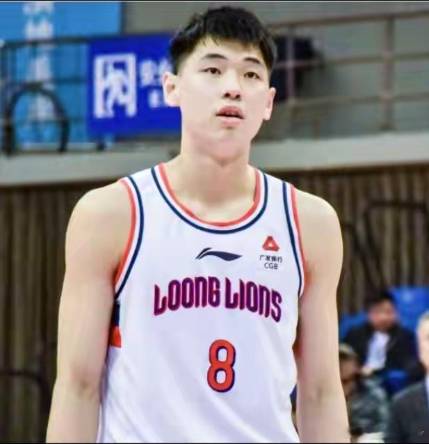 广东男篮真穷了 转会市场的广东球员超市看似开张，可放眼队内，几乎没有球员可以变现