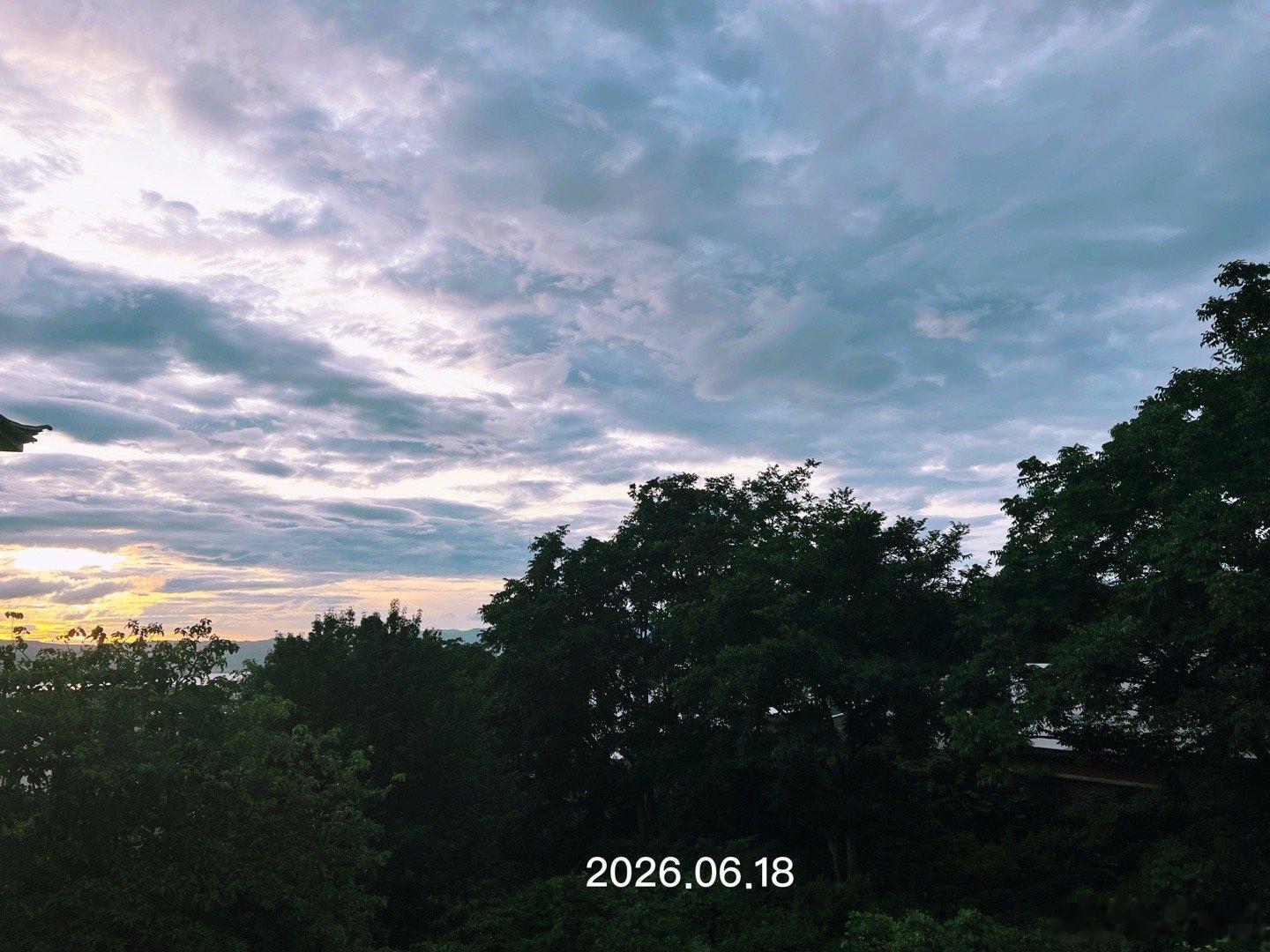 此时此刻 20260618。周四。五月初四。明天端午节了冒个泡周四好！ 