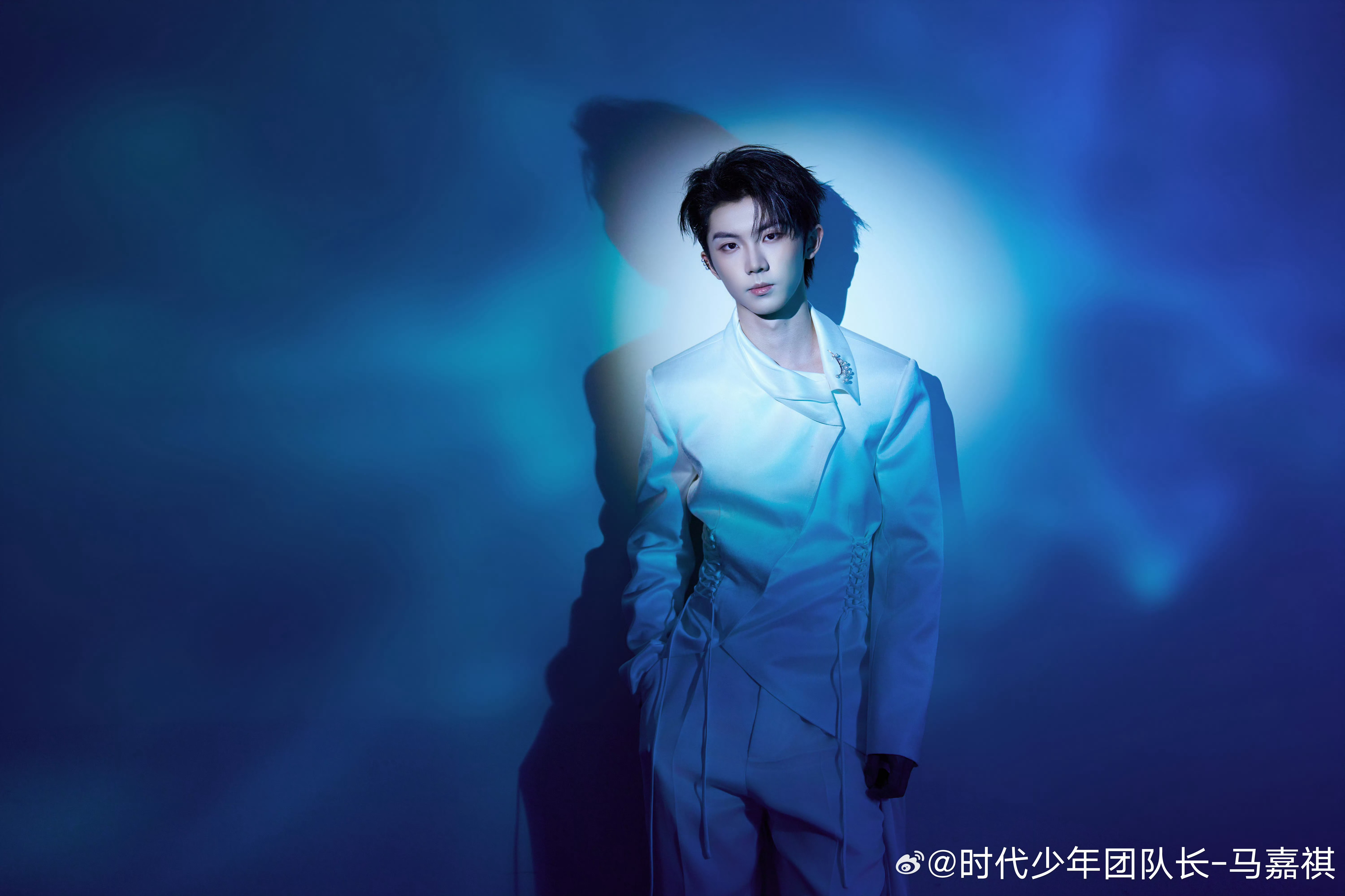 马嘉祺唯我论者的独白💜全能音乐人马嘉祺细碎三叶草铺满窗角，柔软叶片接住散落的心