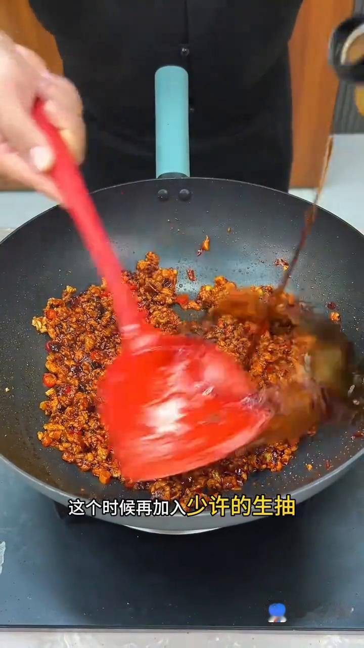 看好了，下回想吃蚂蚁上树了就像我这样做，做法简单，色香味俱全，看一遍就能学会，快