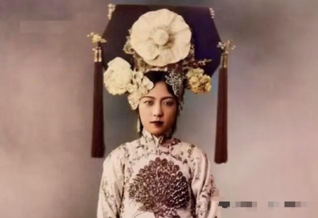 杜维善回忆  我的庶母孟小冬  九

到了香港后，孟小冬收学生，皆由孙养农（孙六