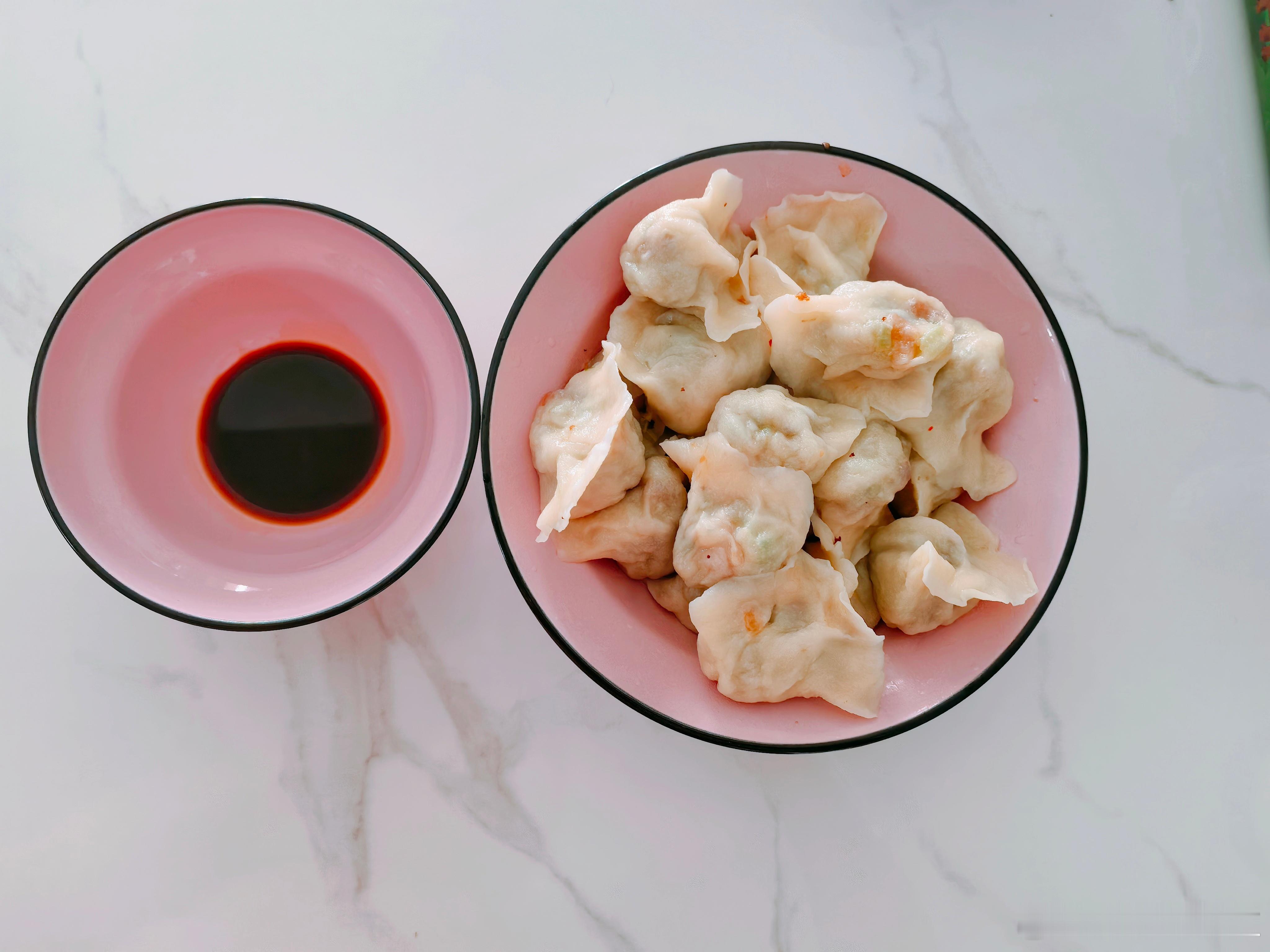 今日午餐 今天午餐大肉芹菜馅饺子🥟一盘！就做了两顿饭打扫一下家里卫生，居然忙到