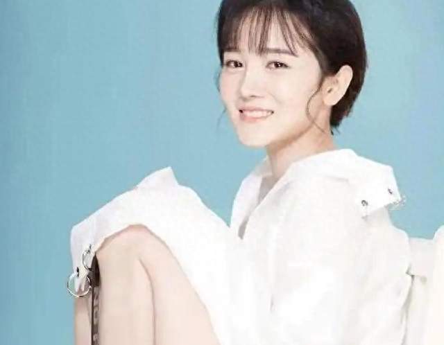 陈小纭的一组赤脚照片火了，背后藏着她7年的青春故事
