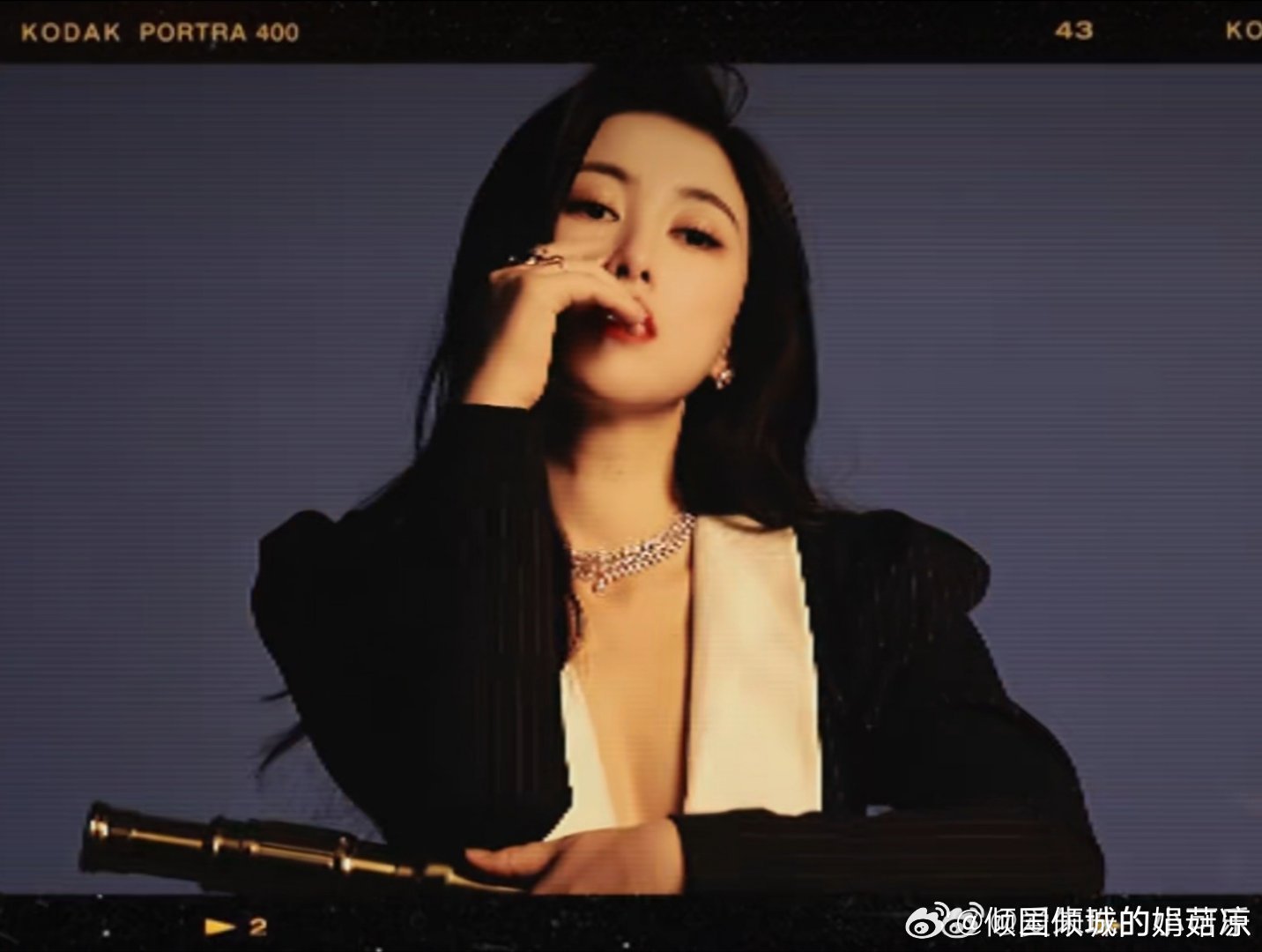 朱珠好绝的妈咪气质被朱珠温柔治愈的气质戳中，兼顾事业与生活从容自在，自带温婉大气