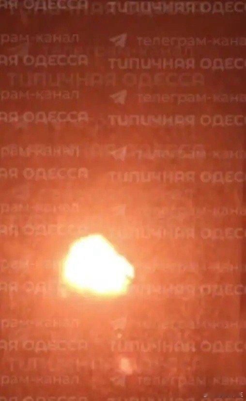 “炸！炸！炸！俄军又把乌克兰首都基辅市炸黑了！”当地时间2026年2月12日，乌