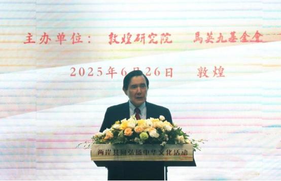 “若大陆统一不和平、不民主，台湾人绝不接受！”这是去年六月在甘肃敦煌，马英九脱稿