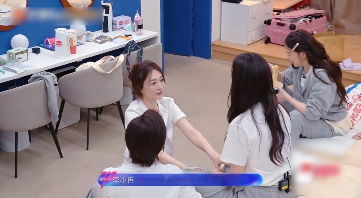 侯宇安慰李小冉 你就是一新的流派了李小冉改编被质疑，侯宇一句话温柔解围，不纠结翻