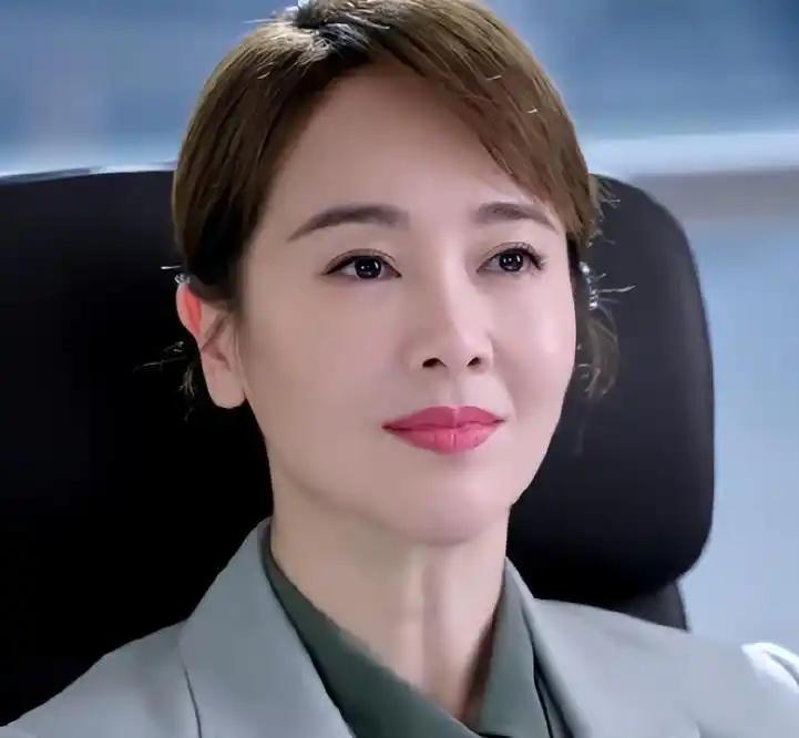 2010年10月，左小青与比自己大二十岁的高权健在上海和香港两地举行了婚礼，20