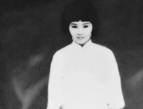 “手表给你，请你不要对我的肚子开枪，直接对我的头吧。”1951年5月1日，一声枪