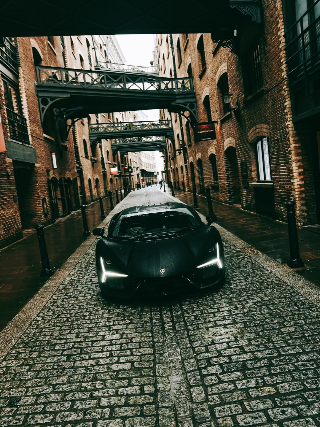 Lamborghini Revuelto搭载6.5升自然吸气V12发动机，结合前