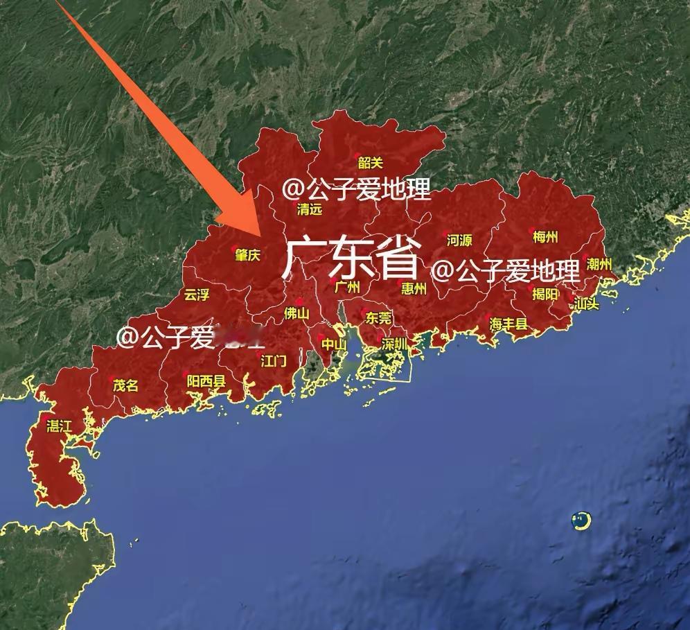 最近走在广东的工业区，空气里都飘着股“忙疯了”的味儿。东莞的电子厂老板说，车间的