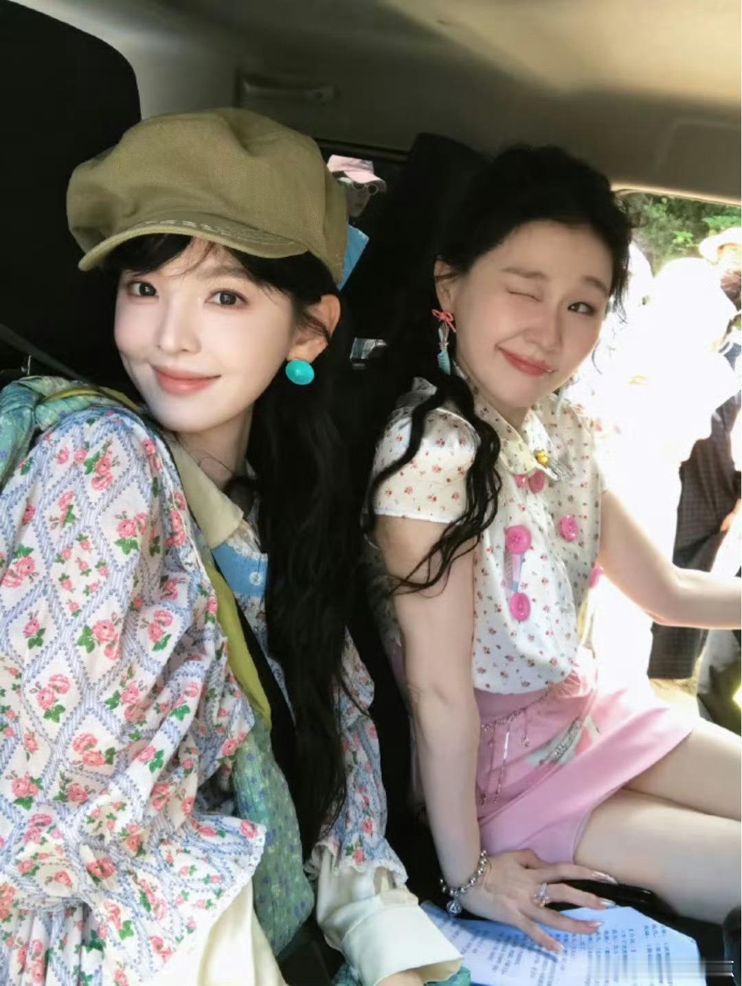 金靖章若楠还出片呢你们车走了金靖章若楠光顾着出片忘记出发了向野的我们拍照优先级直
