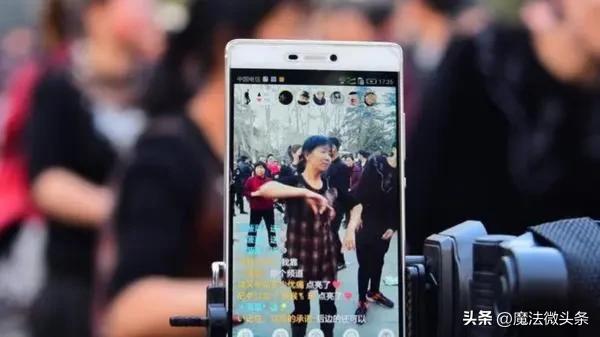 老铁经济曾是快手的一大特色，在直播带货等领域风生水起。但如今，老铁经济似乎迎来了