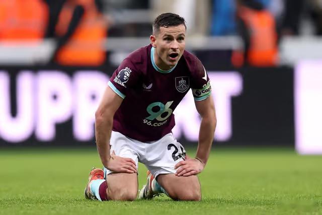 伯恩利 狼队是联赛7连败，第二差的队就是伯恩利，联赛6连败。最残忍的故事就是，其