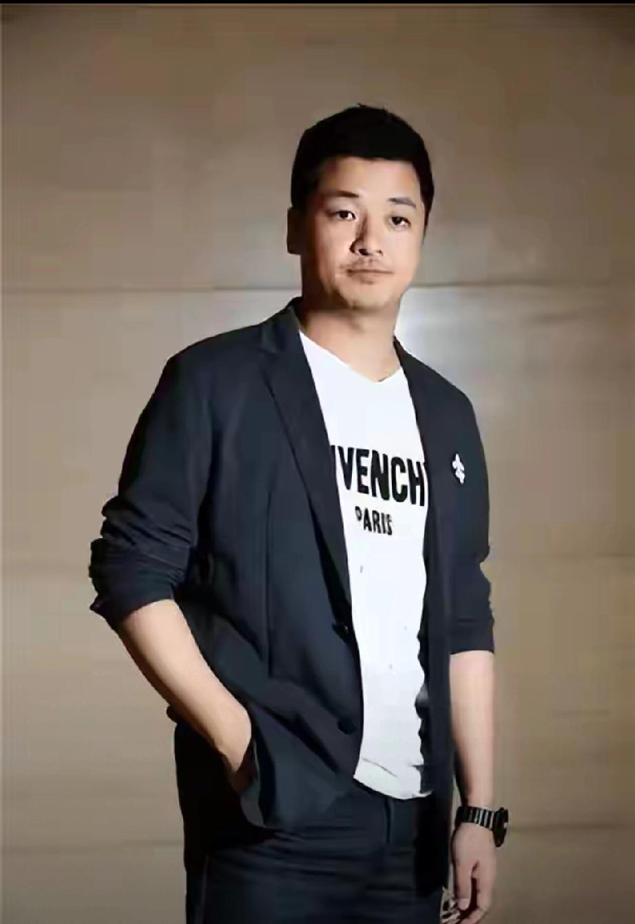 藏太深！《金关》俩配角竟是夫妻，初恋相守20年零绯闻
 
    央视热播剧《金