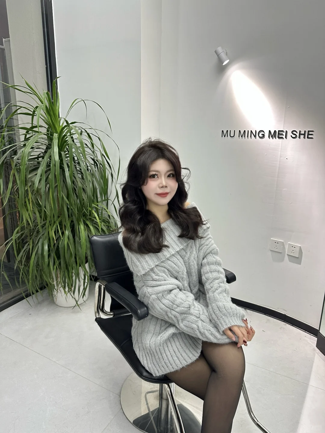 石家庄女大学生！！勇闯慕铭美舍烫发！！！