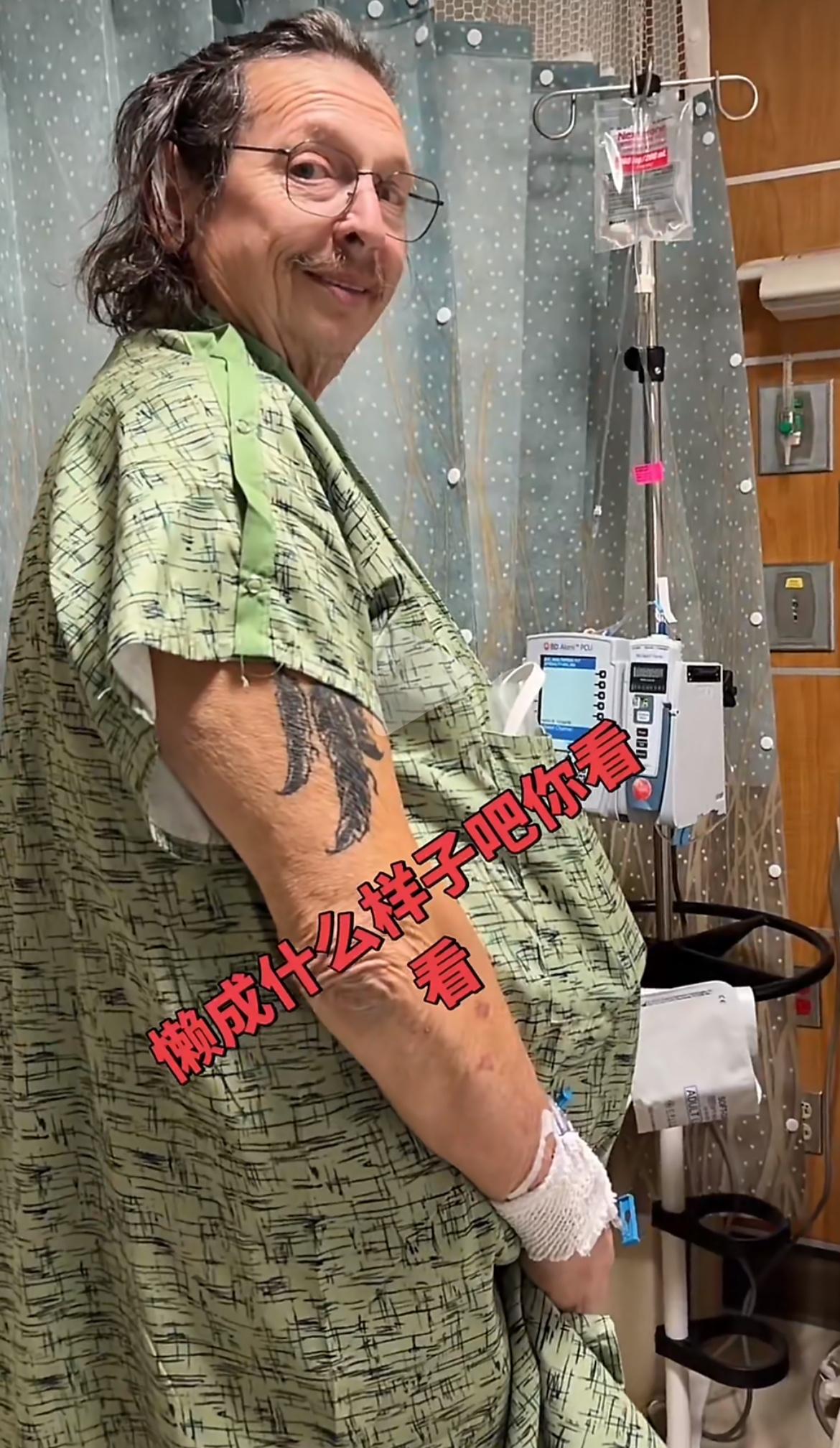 也不知道这个华人大姐是图什么，为美国低保老头生孩子，还含着手电筒给他剪脚指甲。这