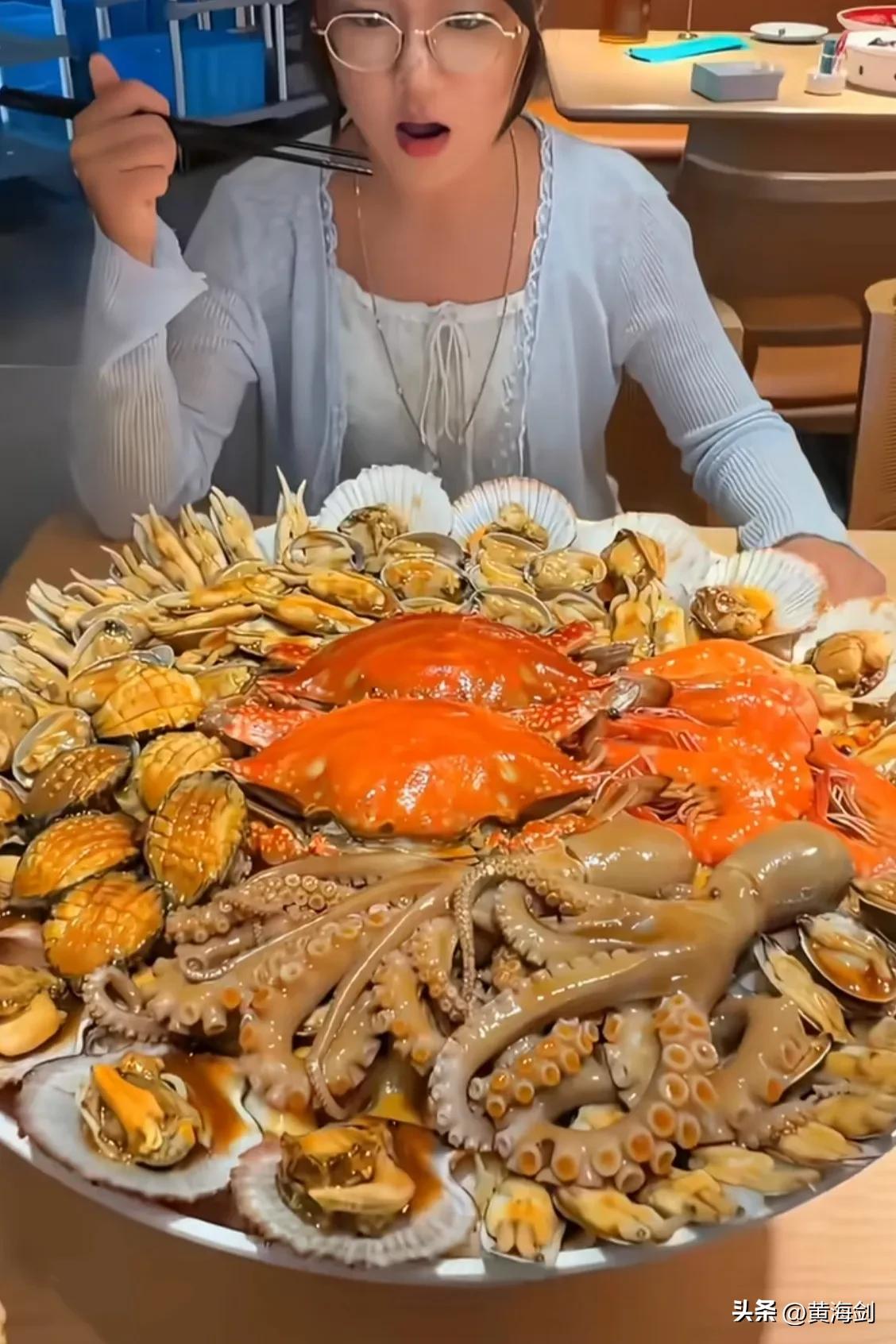 东北菜真有这么大碗吗？
早就听说东北菜碗大碟阔，不用说南方小土豆，就是一般壮年也