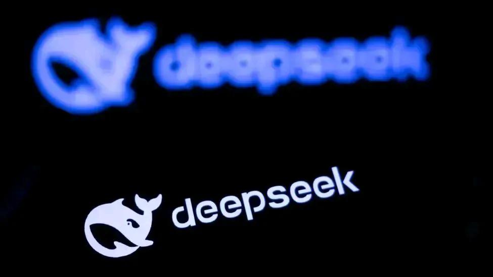 最近AI圈两大顶流DeepSeek和Manus简直像职场里的“最强大脑”和“全能