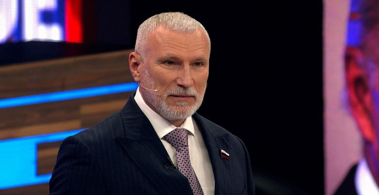 “击沉几艘快艇”：俄议员呼吁对美方扣押“马林纳”号采取军事回应
 
1月7日，委