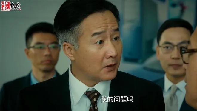【这两位“专家”，可真像！】看《交锋》时，总觉得曹了平和我挺熟悉的某人像，但就是