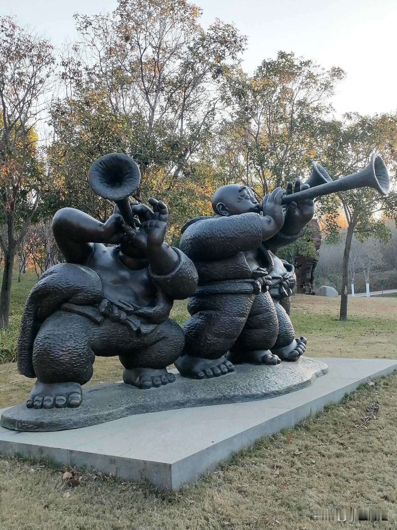 生活里总有爱吹牛之人，把牛皮吹得震天响，却不见有实际行动，更没有实质成果。生活中