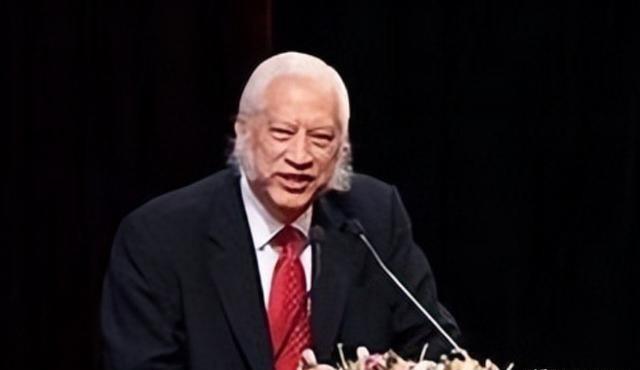 “我没有一丝一毫的中国血统，但是我有100%的中国心，我将用一生来报答中国。”印