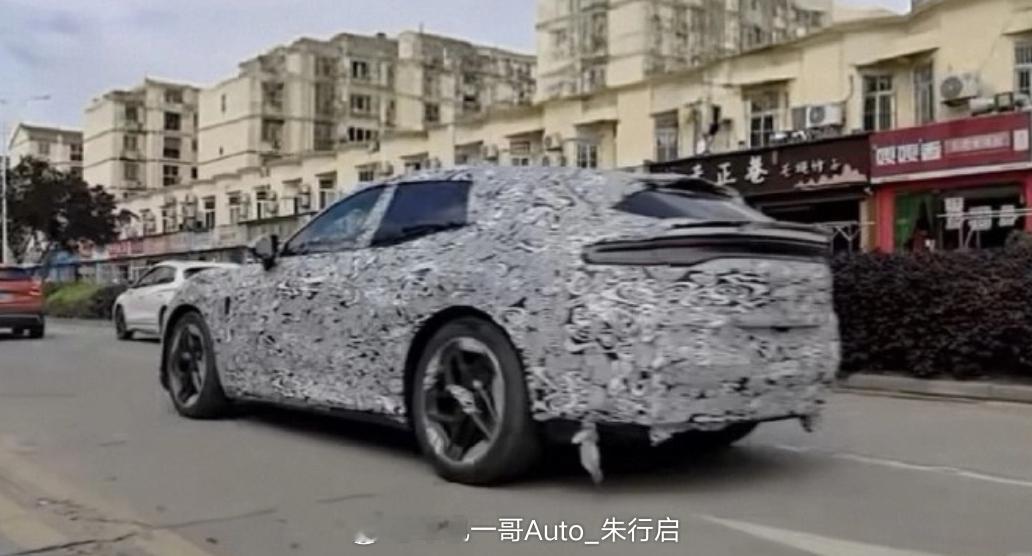 智界FUV的前脸高清谍照公布看起来倒是有点小米YU7的味儿