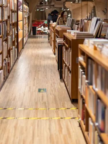 读书最大的意义，在于完成“人的扩容”。

它首先拓展我们认知的边界。个体生命的时