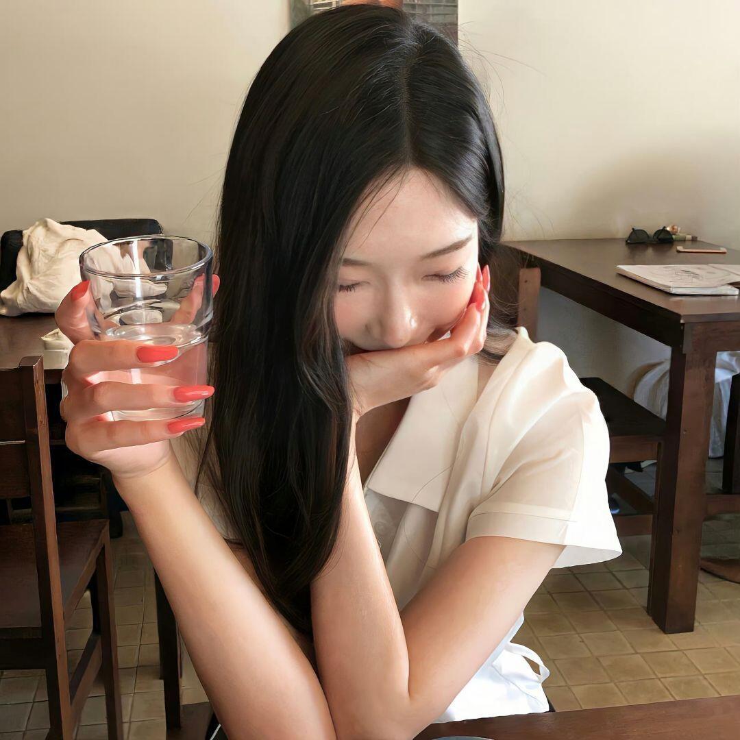 𝐖𝐞𝐂𝐡𝐚𝐭｜女生头像｜氛围感女头丨优质女头丨审美积累｜古早｜可爱 