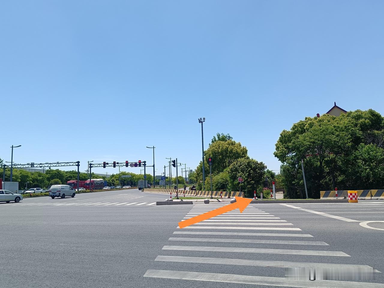 昨天骑行嘉兴嘉善320道路，这是第三次骑行，每次到这个路口就特别感觉别扭，为啥非