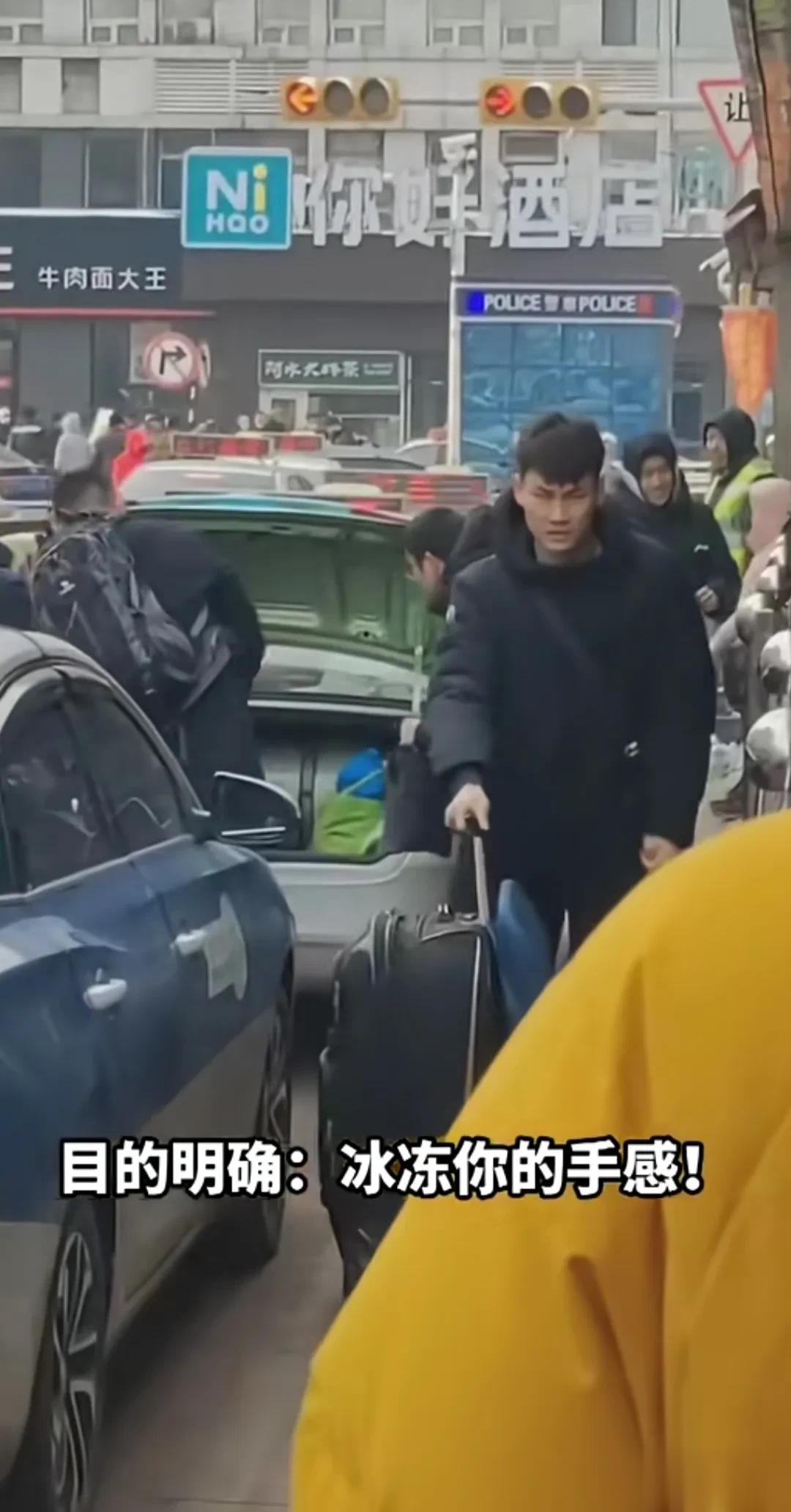 据透露，12月19日青岛男篮前往济南客场对阵山东男篮，到了高铁站之后，山东男篮却