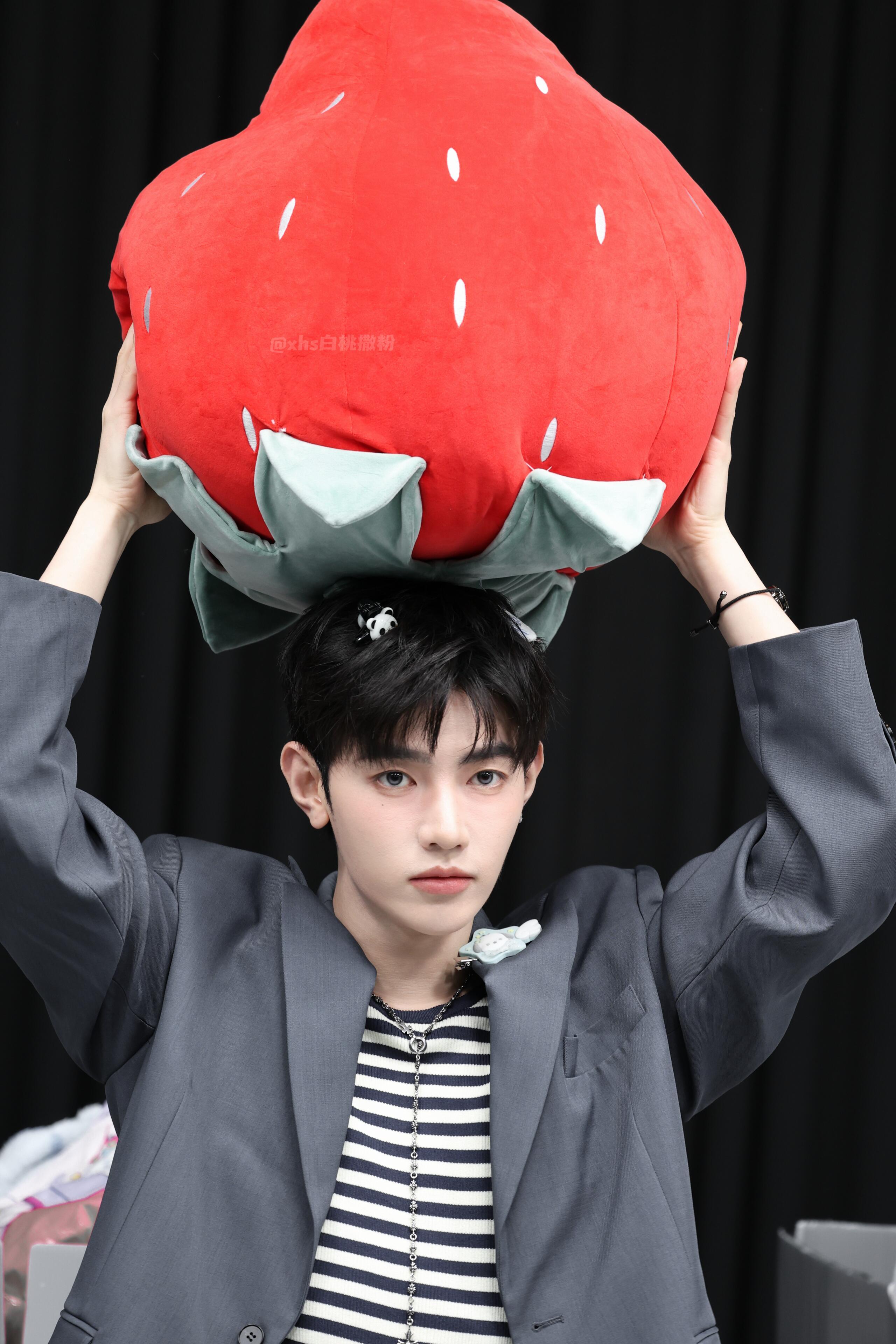 萌宝宝萌宝宝🍓🐶260627高清/白桃撒粉🍧章昊