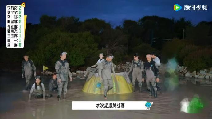 周也大大方方玩游戏周也人格魅力还在上升 玩游戏时大方又通透，会主动带动氛围，输了