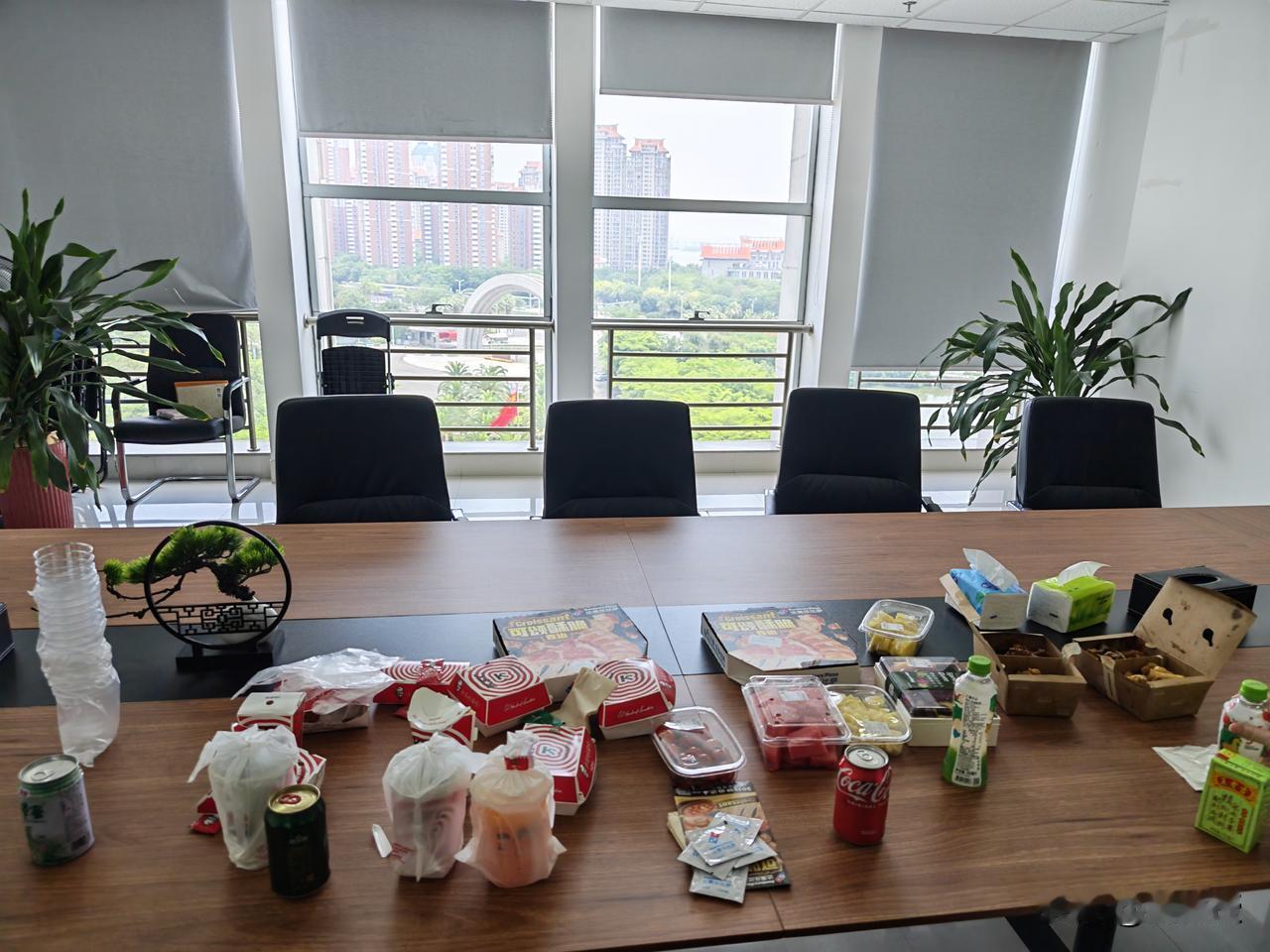 今天是六一儿童节
👧🏻👦🏻
正好赶上一个学生过生日
我买了蛋糕🍰
和披