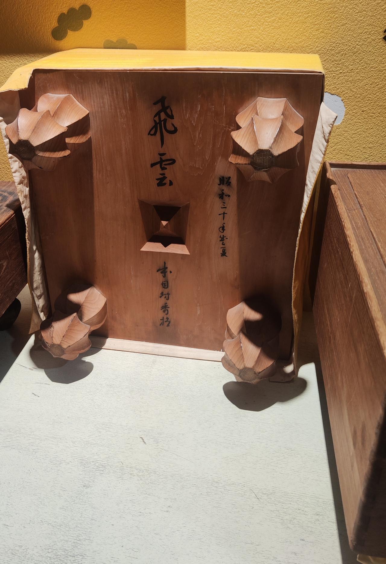 在古玩市场看见这个家具，有哪位朋友知道这是啥意思啊？
这个东西是干啥用的？
是什